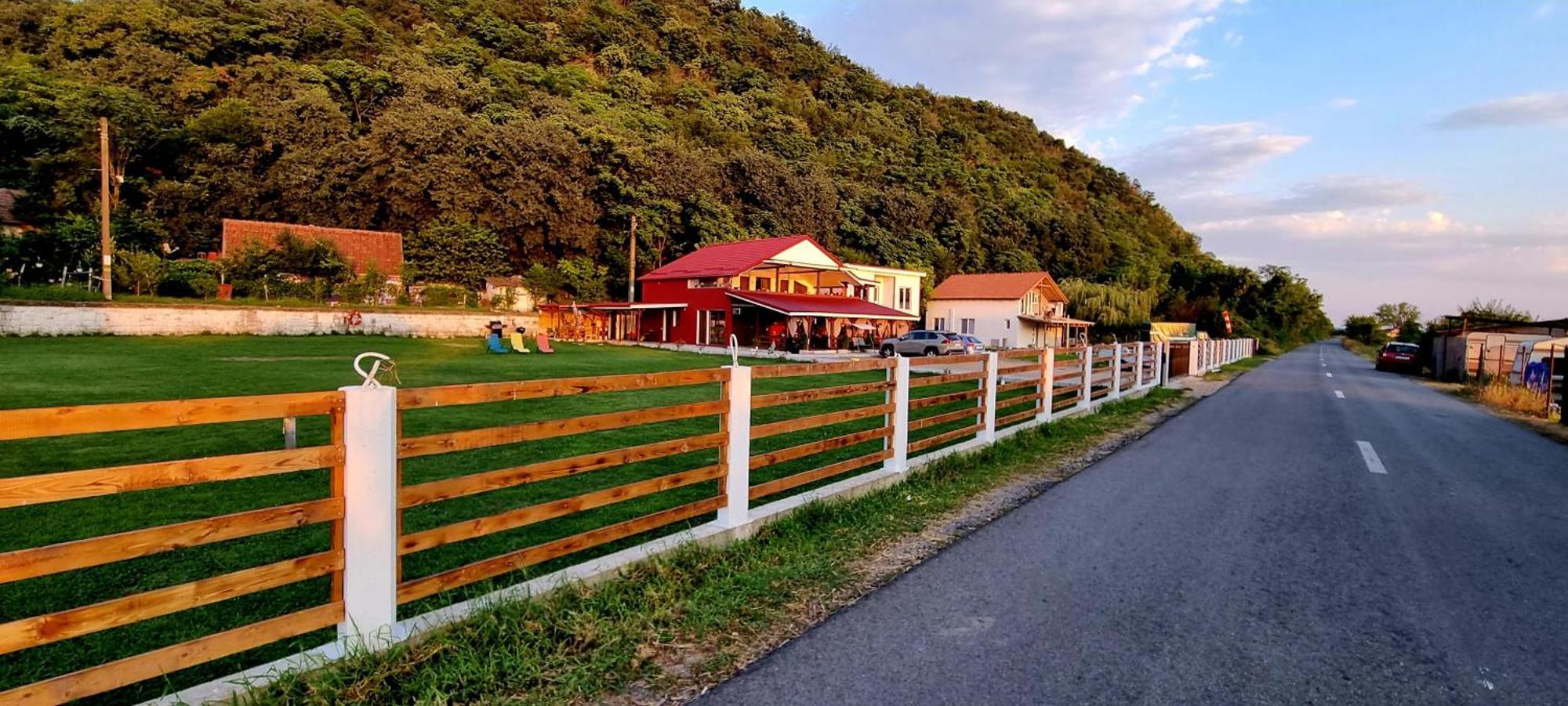 Vila Legrand Acomodação com café da manhã Bazias Exterior foto