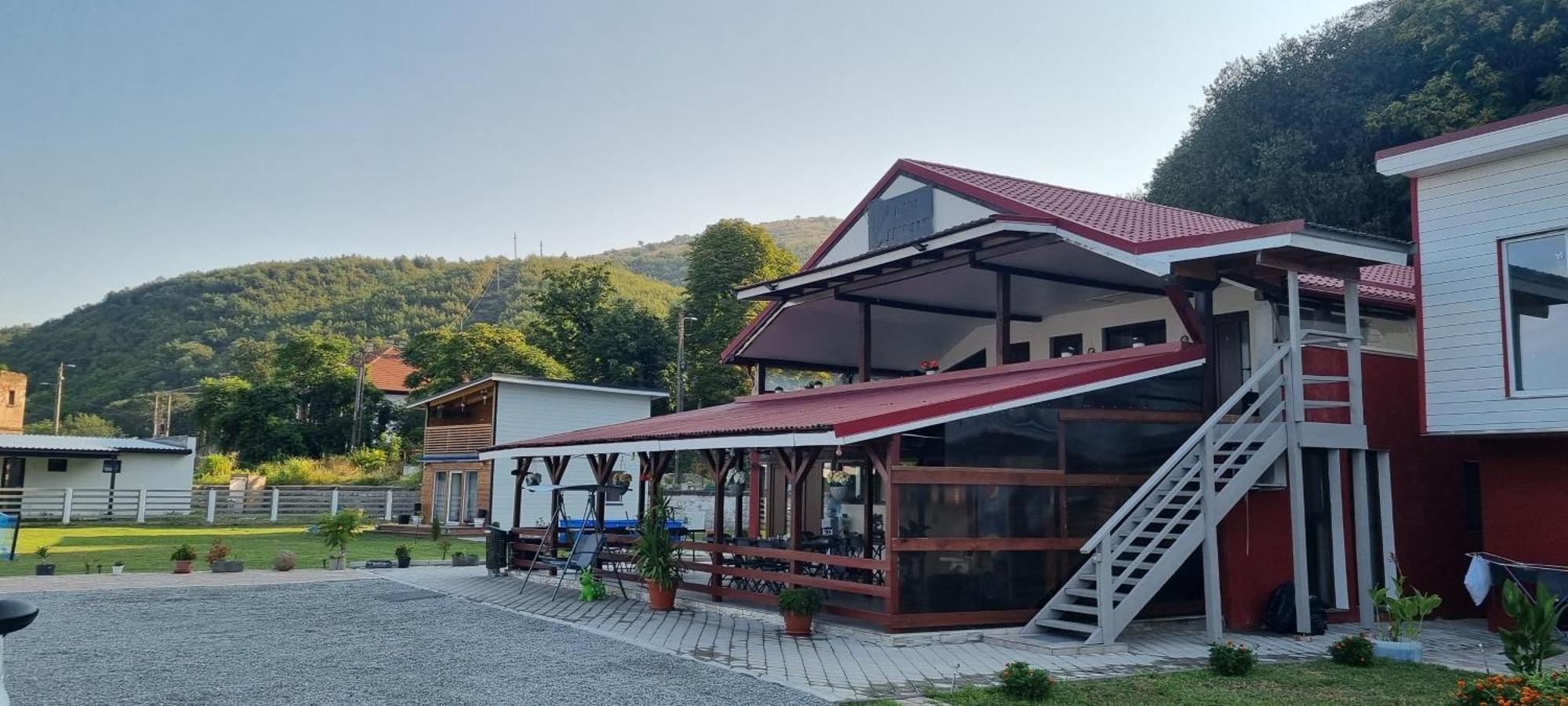 Vila Legrand Acomodação com café da manhã Bazias Exterior foto